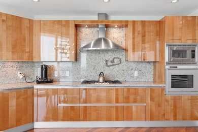 Turnkey, professionally designed 2-bedroom + den, 2.5-bath - photo 18