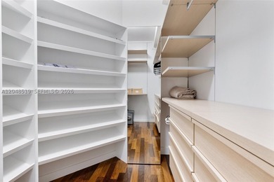 Turnkey, professionally designed 2-bedroom + den, 2.5-bath - photo 24