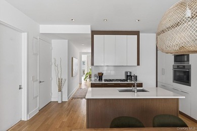 **Full-Floor Penthouse with Two Private Outdoor Spaces and - photo 4