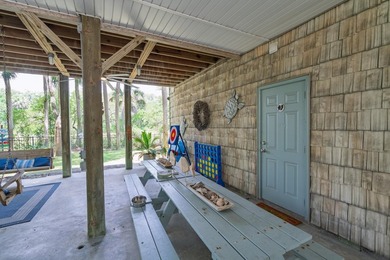 Welcome to your Edisto Island escape! Majestic live oaks and - photo 39