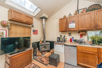 'Awaiting third party approval, accepting offers''To get to the - photo 42
