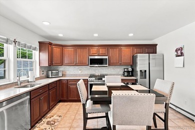 Impeccably maintained and better than new, this updated - photo 12