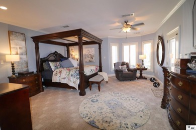 Discover exceptional space and amenities in this impressive - photo 12