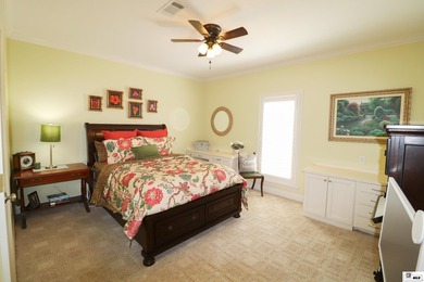 Discover exceptional space and amenities in this impressive - photo 17