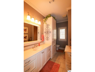 Discover exceptional space and amenities in this impressive - photo 18