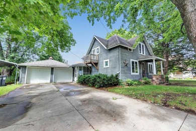 This charming 4-bedroom, 1-bath home is located in a quiet - photo 23