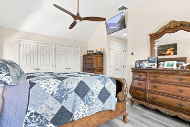 Impeccably maintained and better than new, this updated - photo 26