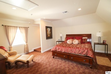 Discover exceptional space and amenities in this impressive - photo 31