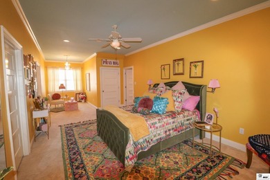 Discover exceptional space and amenities in this impressive - photo 32