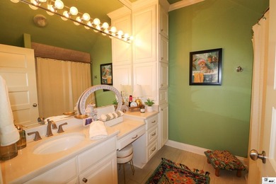 Discover exceptional space and amenities in this impressive - photo 33