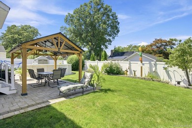 Impeccably maintained and better than new, this updated - photo 34
