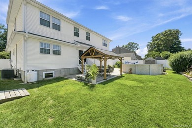 Impeccably maintained and better than new, this updated - photo 35