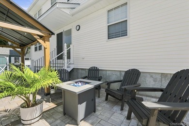 Impeccably maintained and better than new, this updated - photo 39