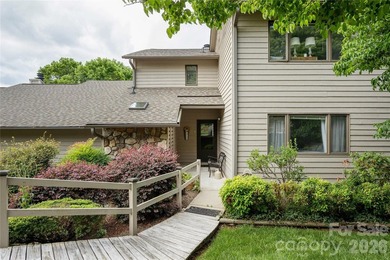 A rare opportunity to own in the heart of Deerlake Village! This - photo 2