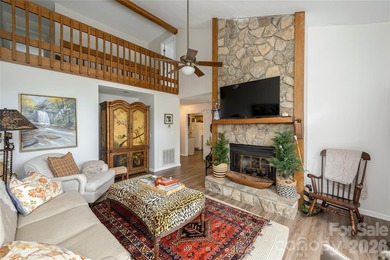 A rare opportunity to own in the heart of Deerlake Village! This - photo 3