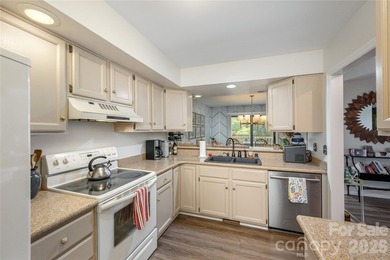 A rare opportunity to own in the heart of Deerlake Village! This - photo 7