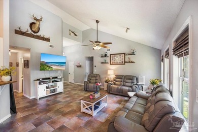 Welcome to your own slice of Gulf Breeze paradise! Tucked within - photo 8