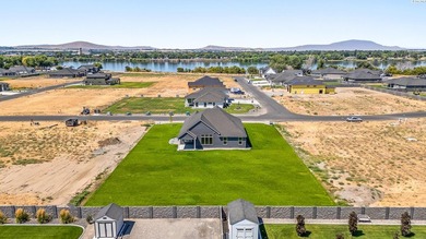 MLS# 285206 | The Willamette plan blends space, flexibility, and - photo 1