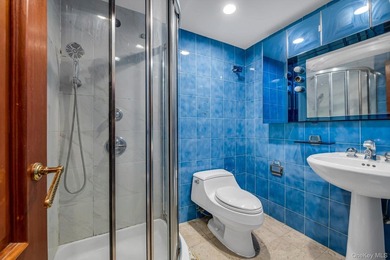 This charming 1 family home in Whitestone offers 3 bedrooms and - photo 6