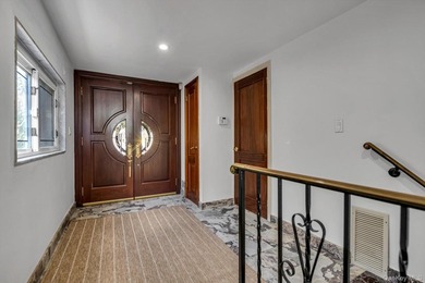 This charming 1 family home in Whitestone offers 3 bedrooms and - photo 7