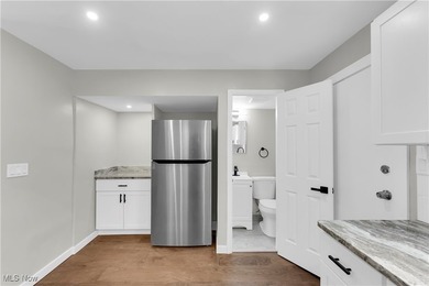 High-End, Move-In Ready Condo in a Highly Sought-After End Unit! - photo 9