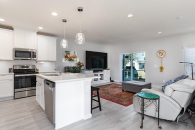 Gorgeous 4-bedroom, 3 full bath End-unit townhome in the gated - photo 4