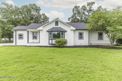 Gorgeous home, completely rebuilt and like new! And there's - photo 1
