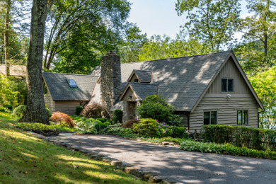 QUINTESSENTIAL LAKE COTTAGE WITH ULTIMATE RENOVATION - Lake Home For Sale in New Milford, Connecticut