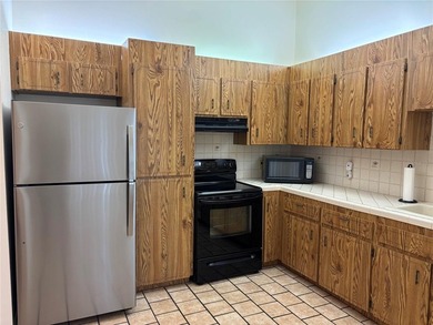 Under contract-accepting backup offers. EXTREMELY WELL CARED FOR - photo 4
