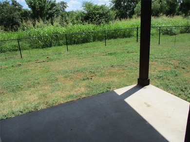 Bright, Clean and Move in Ready. Open floor plan, beautiful - photo 26