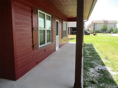 Bright, Clean and Move in Ready. Open floor plan, beautiful - photo 27