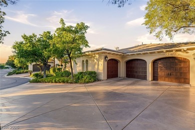 Extraordinary golf course estate positioned on a private street - photo 3
