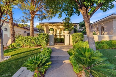Extraordinary golf course estate positioned on a private street - photo 4
