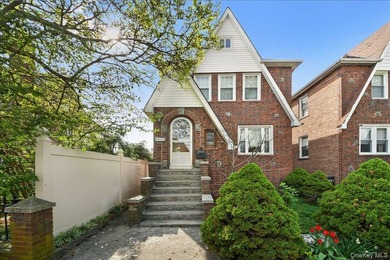 Brick detached single family house located in vibrant - photo 1