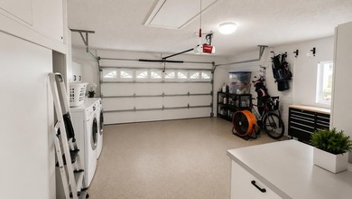 This bright, spacious, and beautiful 4-bedroom, 4-bathroom - photo 11