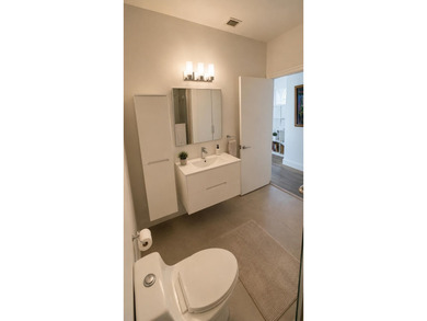 This bright, spacious, and beautiful 4-bedroom, 4-bathroom - photo 21