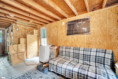 Welcome to 1204 Hanover Dr. in Westminster, SC! This charming - photo 5