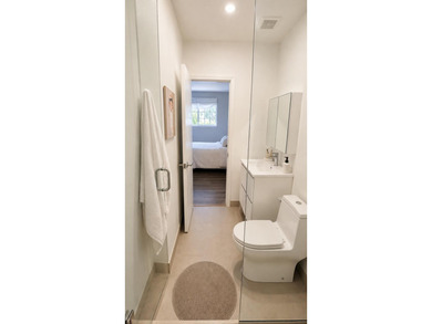 This bright, spacious, and beautiful 4-bedroom, 4-bathroom - photo 27