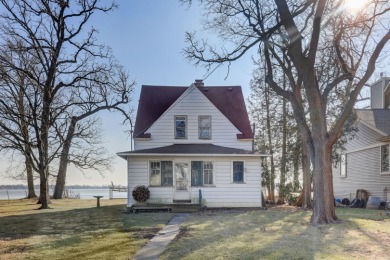 Chain O Lakes - Fox Lake Home For Sale in Antioch Illinois