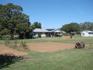 On 37 acres of pasture, with two ponds and mature trees - photo 2