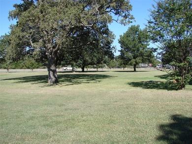 On 37 acres of pasture, with two ponds and mature trees - photo 4