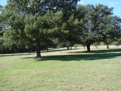 On 37 acres of pasture, with two ponds and mature trees - photo 8