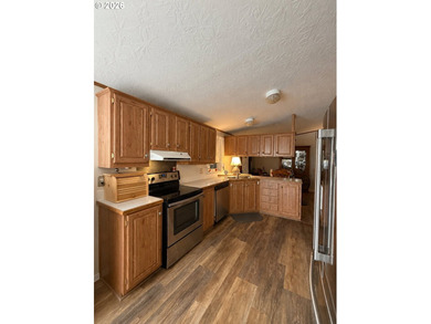 Experience tranquility at Giadanj Lake Estates with this updated - photo 11