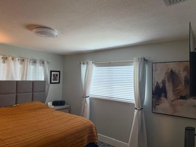 Totally remodeled corner unit in a beautiful Cresthaven - photo 12