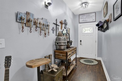 Welcome to this beautifully maintained Craftsman-style home - photo 4
