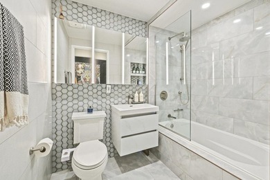 A meticulously renovated duplex in the heart of Williamsburg - photo 10