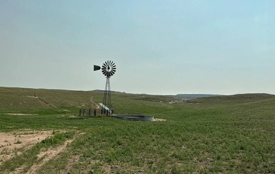 The Spoon Buttes Ranch is located approximately 18 miles north - photo 1