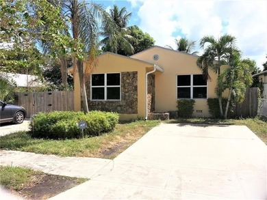 Updated Duplex in the heart of Hollywood! Centrally located just - photo 1