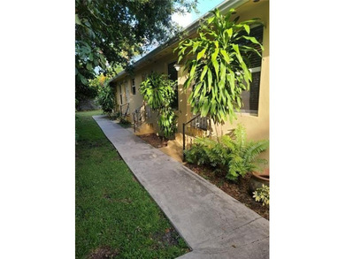 Updated Duplex in the heart of Hollywood! Centrally located just - photo 2