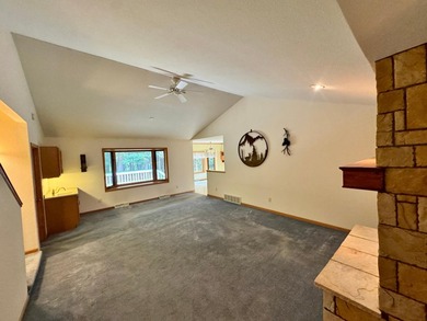 Welcome to your Northwoods retreat, perfectly positioned in the - photo 14